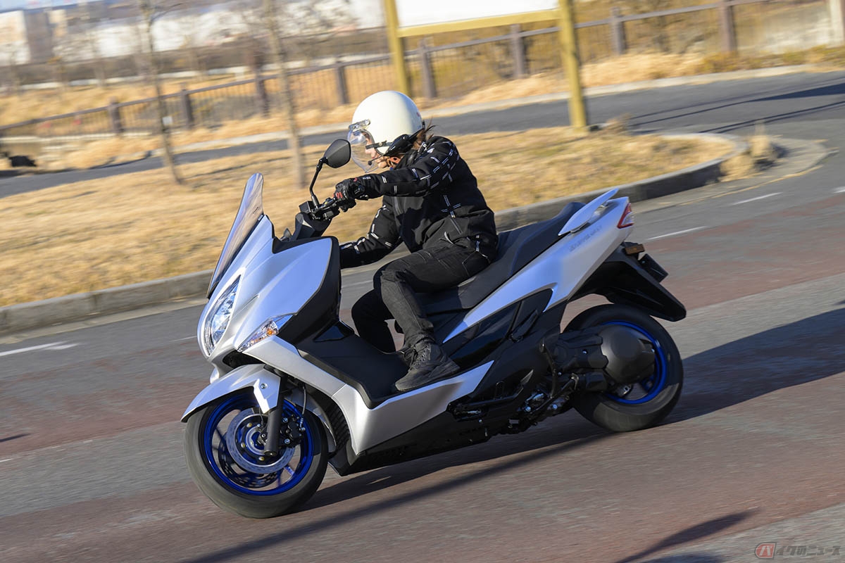 日常使いを快適にする利便性と乗りやすさ！ スズキ「バーグマン400」は