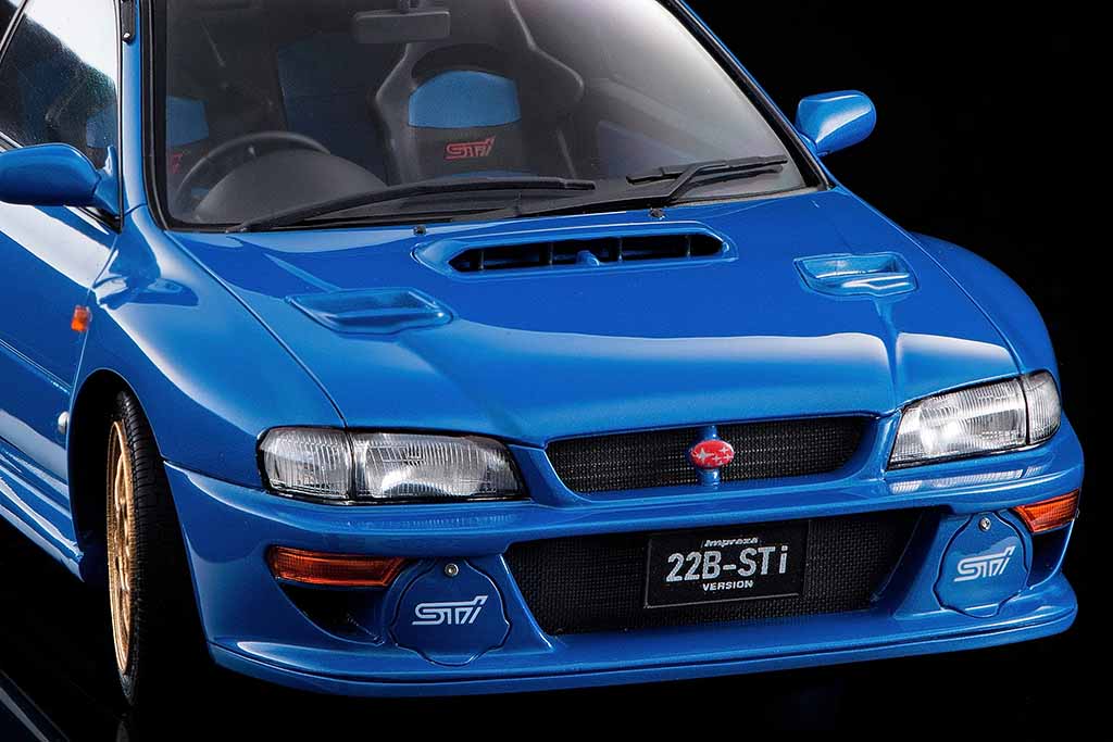 今や実車価格は3000万円以上!?伝説の「インプレッサ22B」をタミヤ製WRC