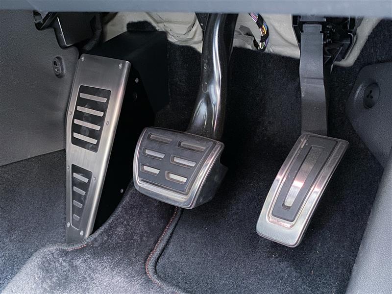 VW純正、COXフットレストの取り付け（フォルクスワーゲン ゴルフ