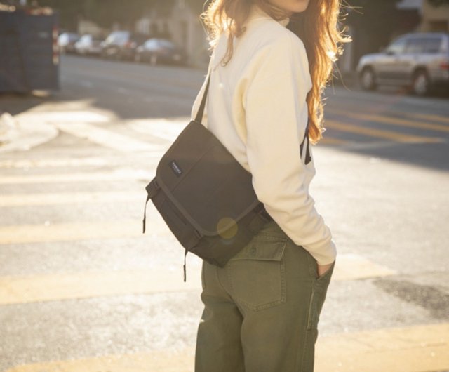 送料無料 20%OFF】台湾 TIMBUK2 FLIGHT CLASSIC MESSENGER 軽量