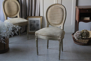 2脚あり！優しい印象の白ペイントチェア（椅子）高さ88cm フランス