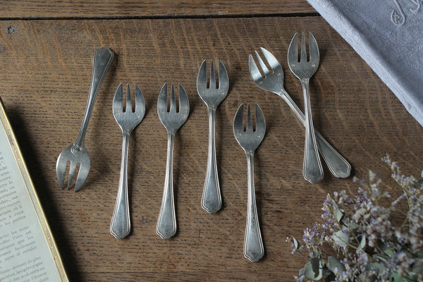 2本あり！牡蠣のためのオイスターフォーク（13cm） フランス