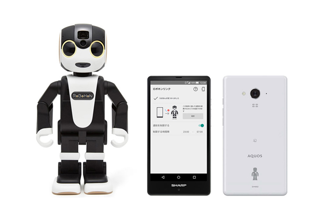 モバイル型ロボット電話『RoBoHoN(ロボホン)』とスマートフォンの