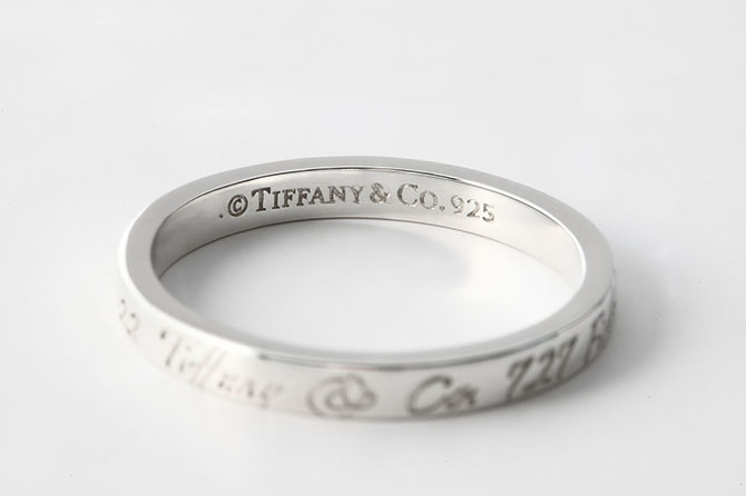 送料無料】 TIFFANY & Co. ノーツ ナロー バンド リング