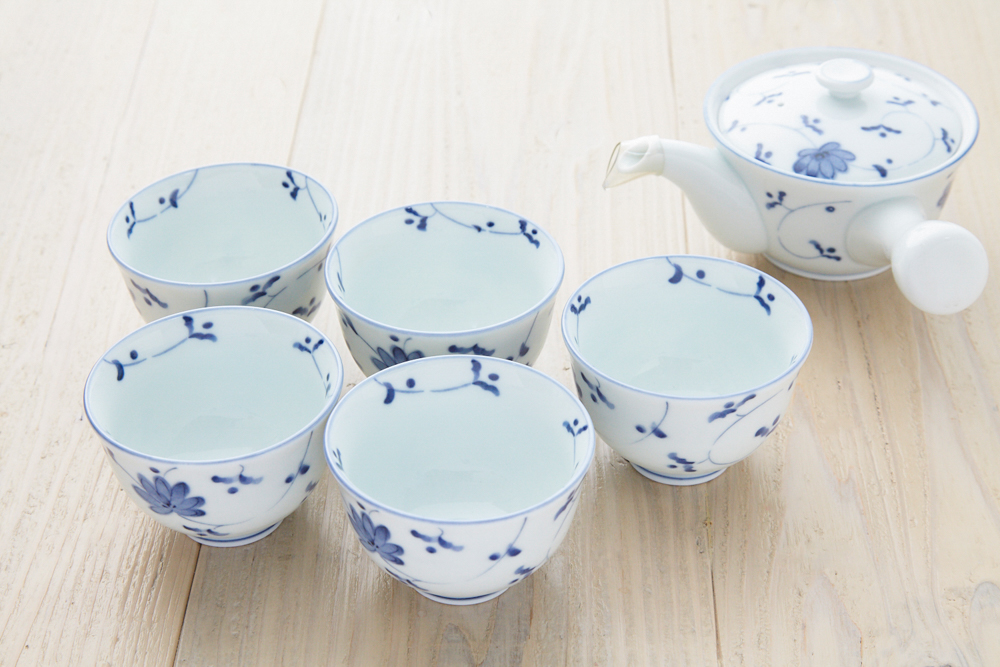 花唐草茶器＆湯呑み5客セット（白×花柄ブルー） 美濃焼 【急須】18cm