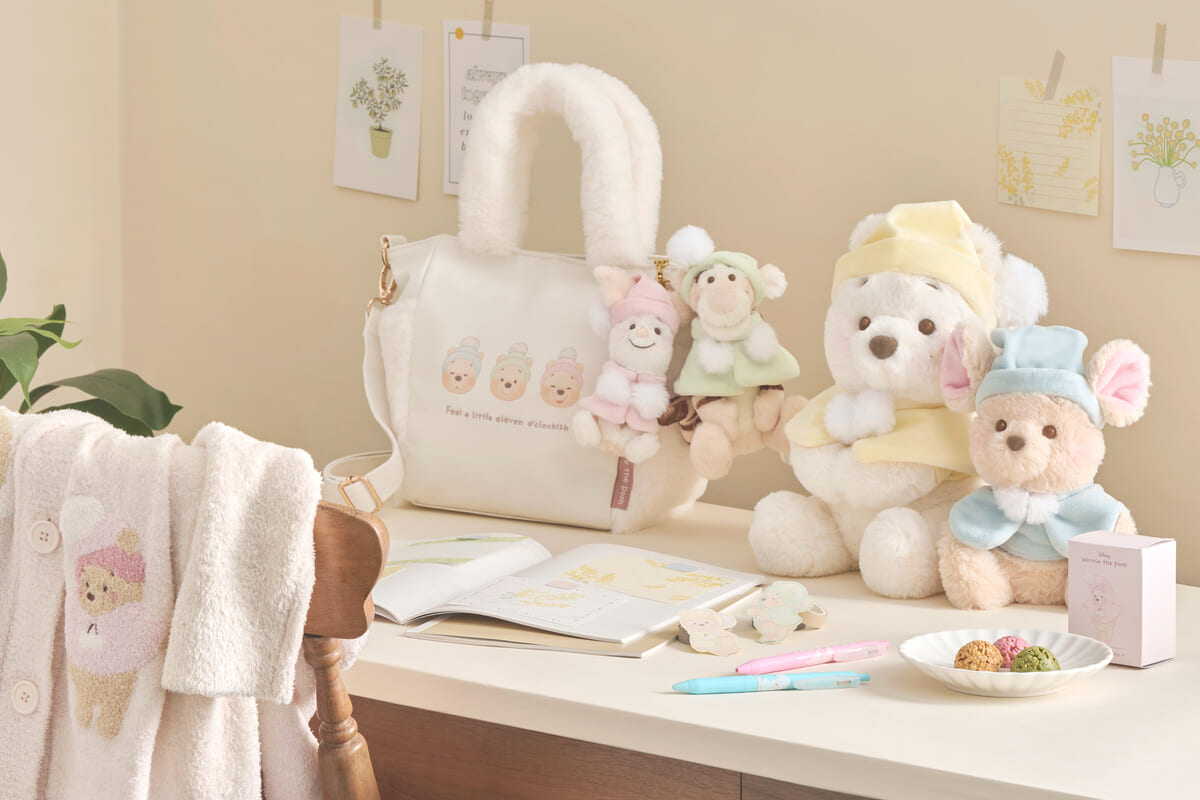 プーさんたちがあったかケープとポンポン帽子で冬支度！ディズニー