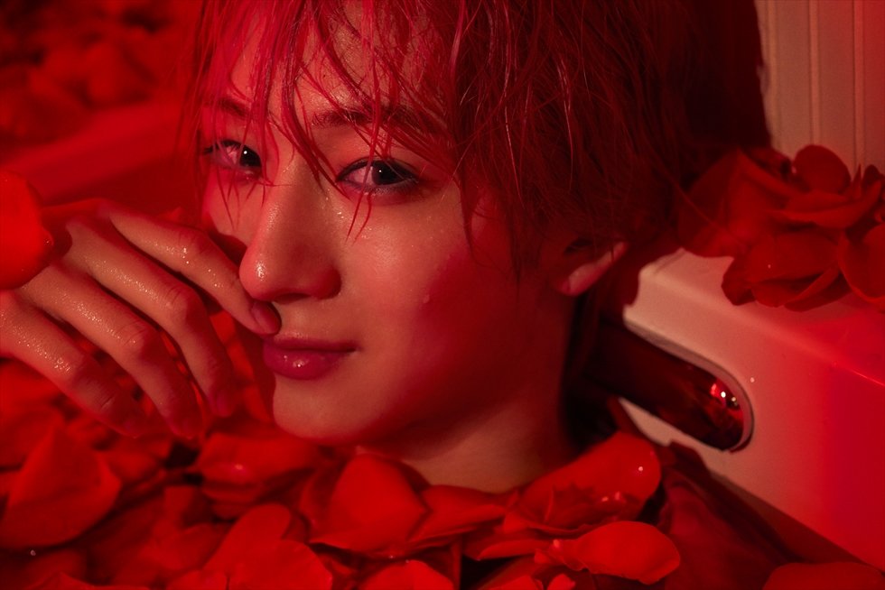 MAZZEL・NAOYA、蜷川実花氏をディレクターに迎えたビジュアルムービー