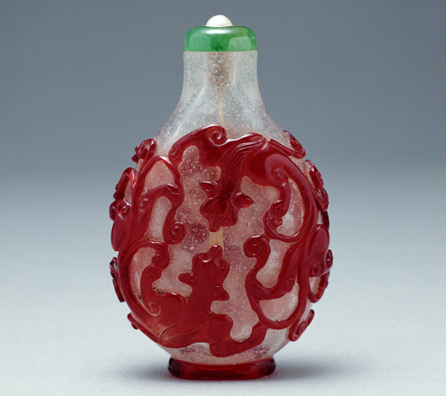 藕粉地雙螭套料鼻煙壺