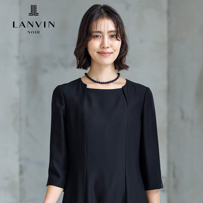 上品なフリルがポイントのエレガントなアンサンブル 13号・ブラック