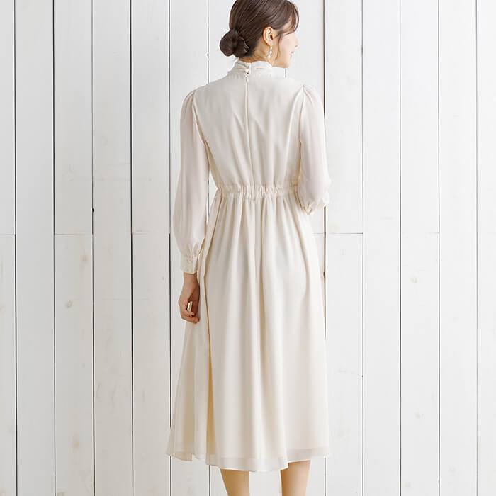 リボンタイ付きワンピのセレモニースーツ 11号・ベージュ｜東京