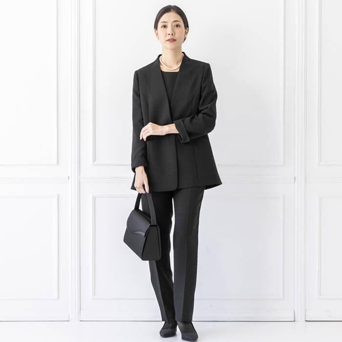 洗える｜ストレッチ素材のパンツスーツ 9号・ブラック｜東京ソワール