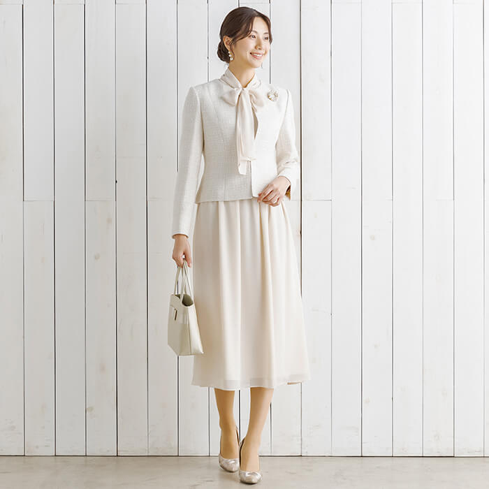リボンタイ付きワンピのセレモニースーツ 11号・ベージュ｜東京