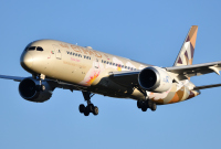 エミレーツ、レアル・マドリード特別塗装機が就航 A380にベンゼマや