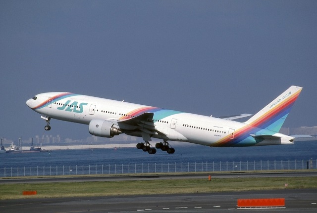 レインボーセブン」特別塗装機 日本エアシステム (777-200 | JA8977