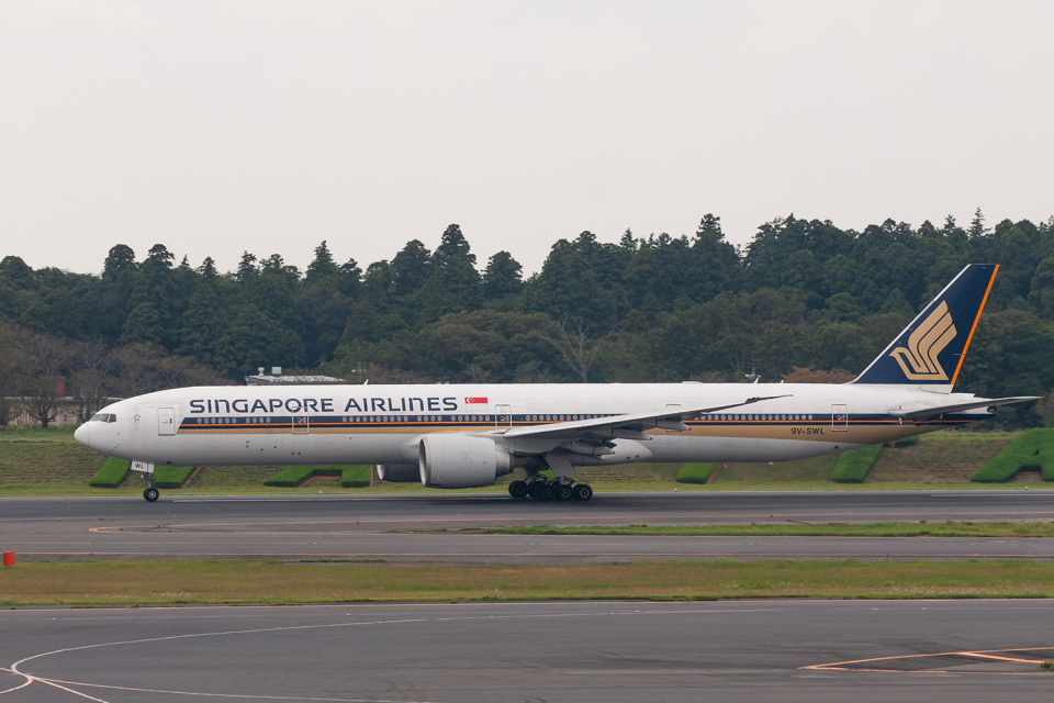 シンガポール航空 Boeing 777-300 9V-SWL 成田空港 航空フォト | by