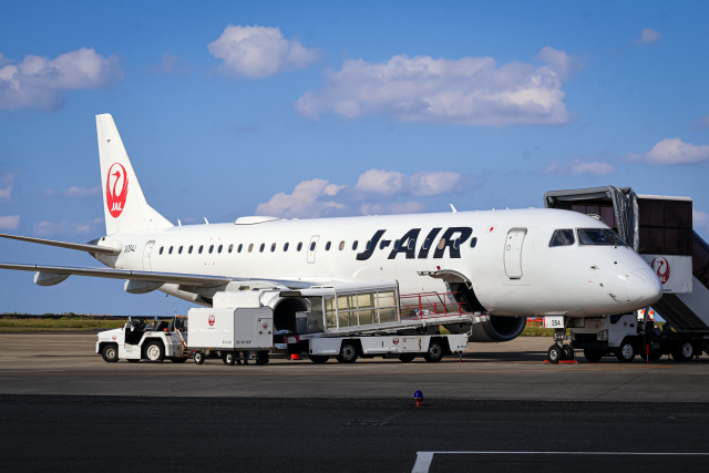 ジェイエア 機材一覧 エンブラエル190 | FlyTeam(フライチーム)