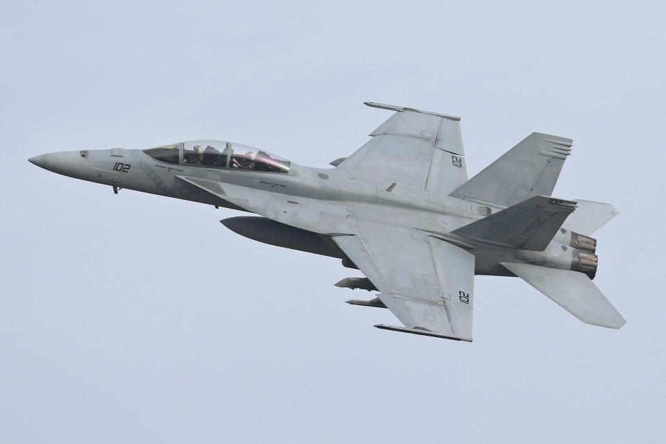 アメリカ海軍 Boeing F/A-18 VFA-102 厚木飛行場 航空フォト | by isi