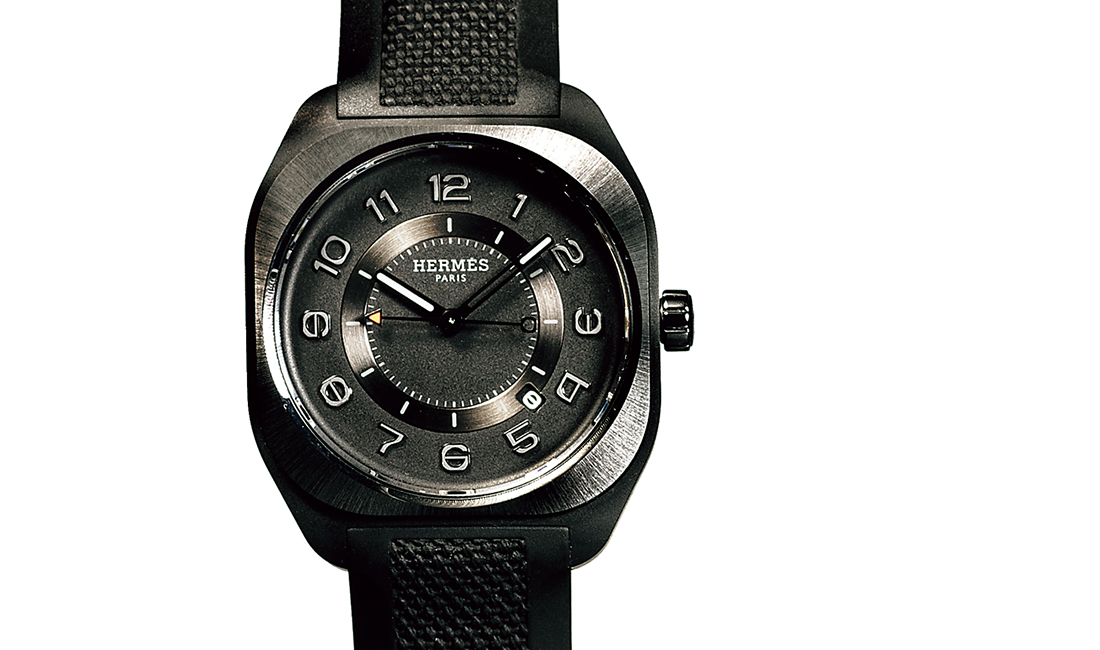 堅牢かつ超軽量！ エルメスのフルブラックウォッチ | GOETHE