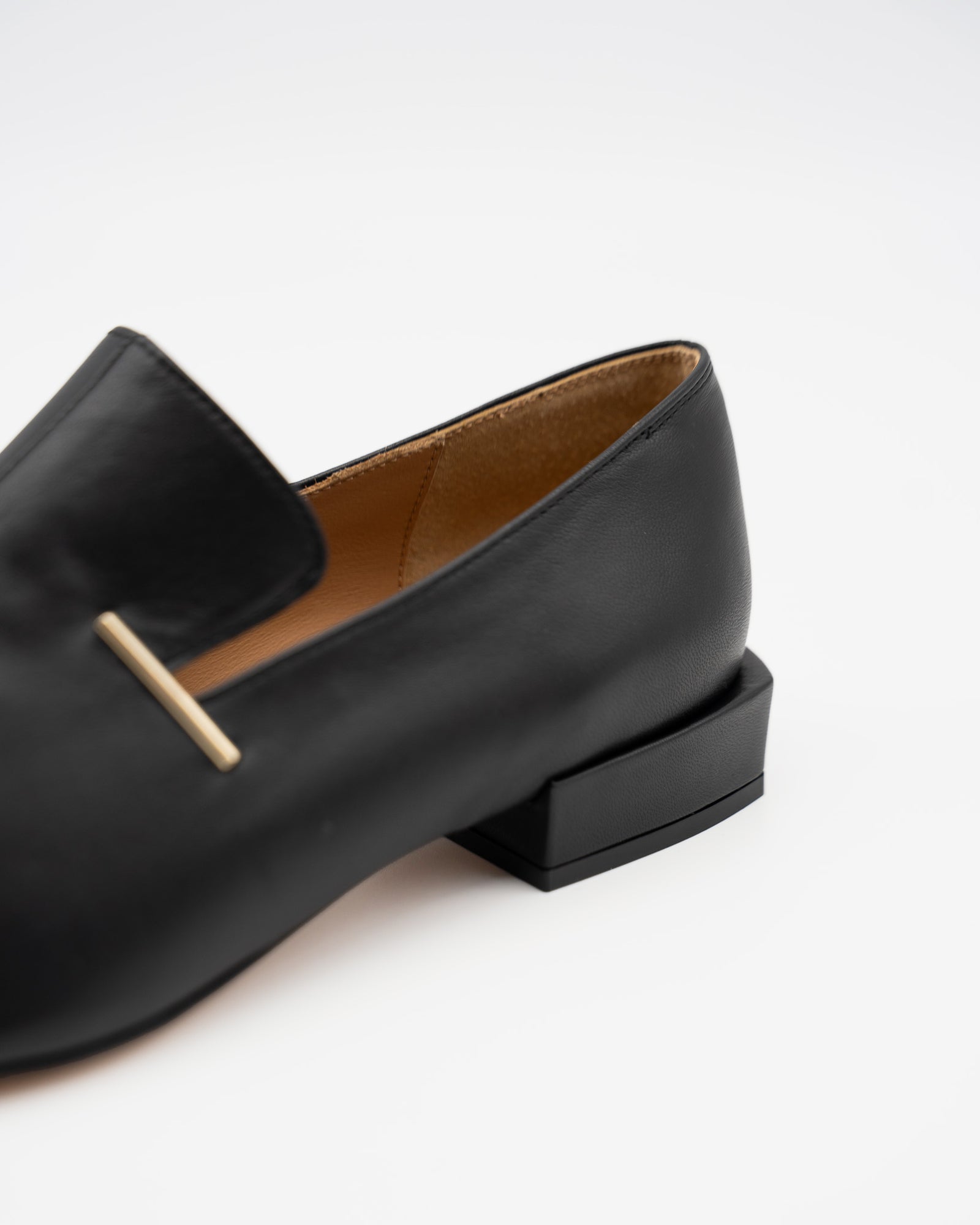 Erika black メタル付きローファー ブラック - HENRI EN VARGO (ヘンリ