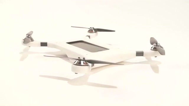 スマホに翼を授けて空撮可能にするドローンキット「PhoneDrone Ethos