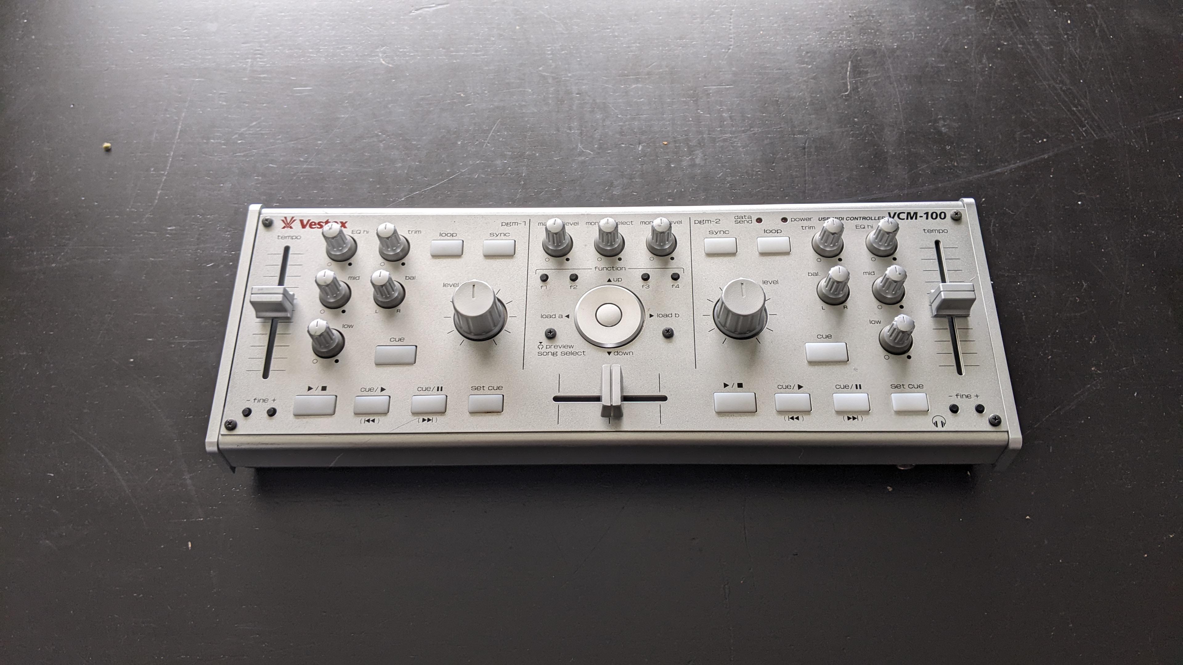 これってカウントされる？Vestax VCM-100 は、スタンドアロンミキサー