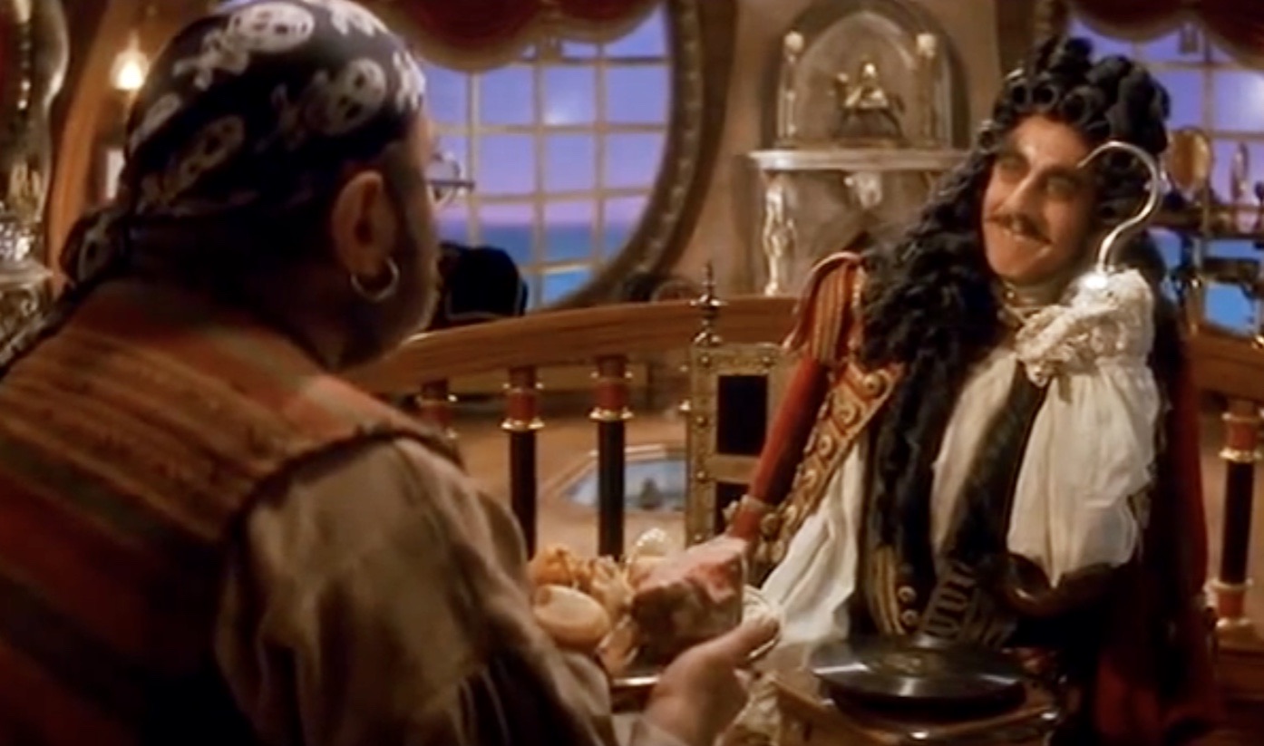 フック (1991) スミーがフック船長に食べさせる料理を準備しているとき