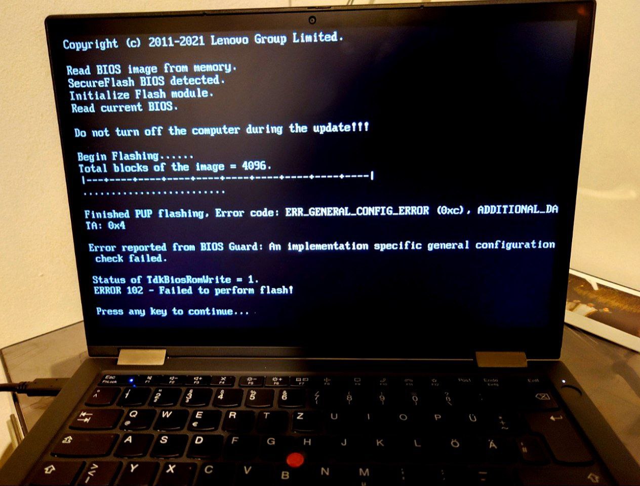 BIOSアップデート後、こんなことになって、X13 Yoga Gen 2が全然起動し