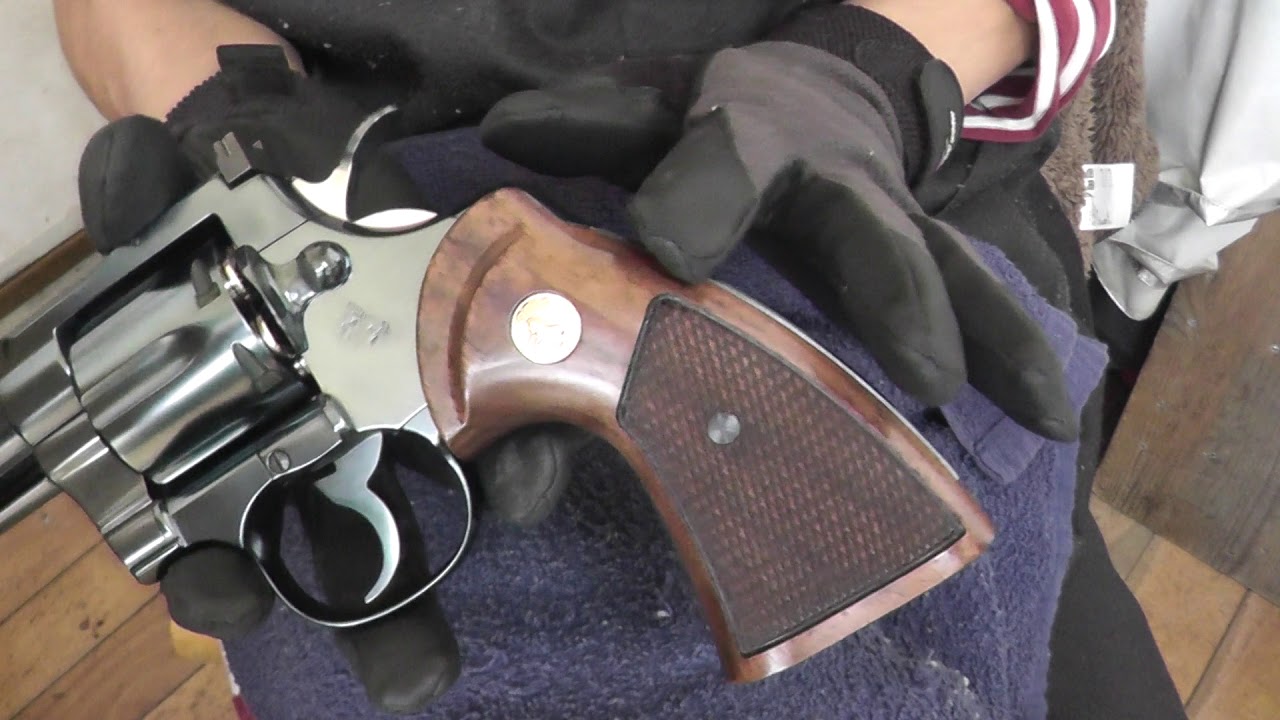 タナカ コルト パイソン 木製グリップの仕上げ直し 【Nanchan's Custom