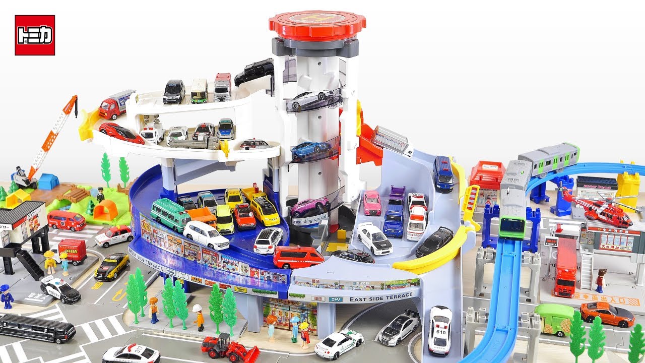It's super light when spinning! Tomica Grand Mall Tomica Building