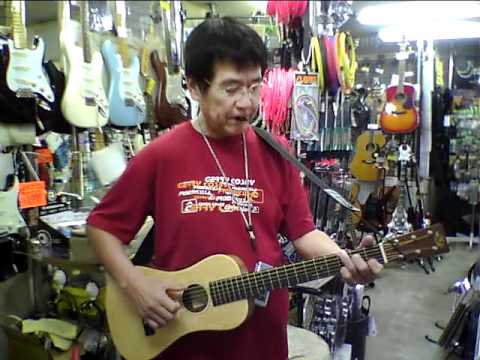 五十棲淑朗、トラベラーギターTG1をさらり弾く。 - YouTube