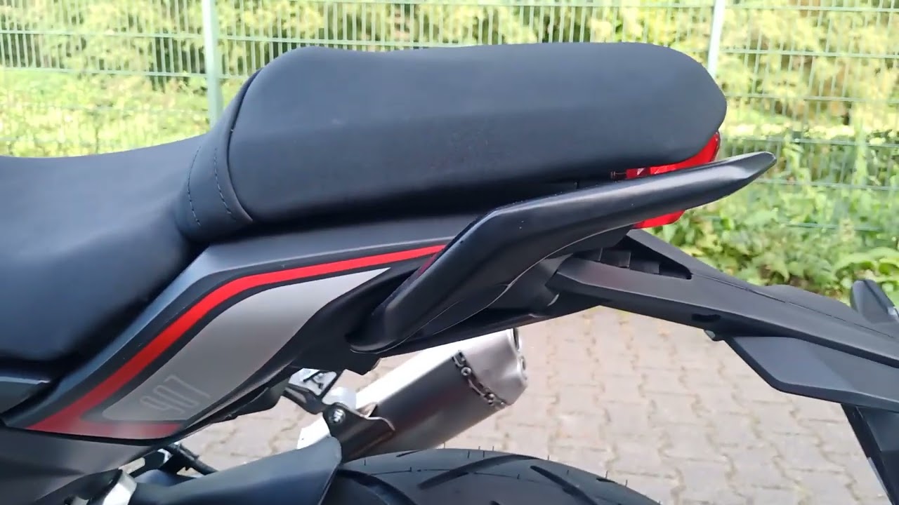 Junak 907 black matt 2023 50ccm 45km/h all-round moped - YouTube