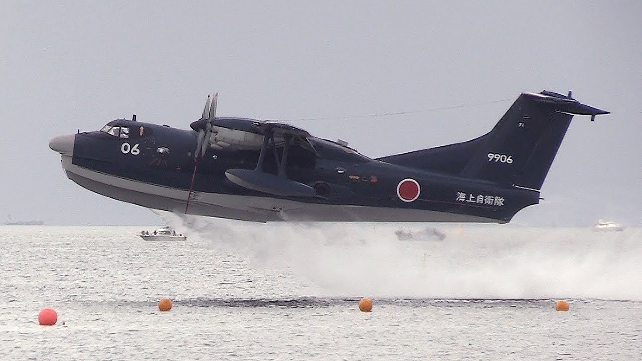 海上自衛隊の救難飛行艇「US-2」が東京湾で離着水 - YouTube