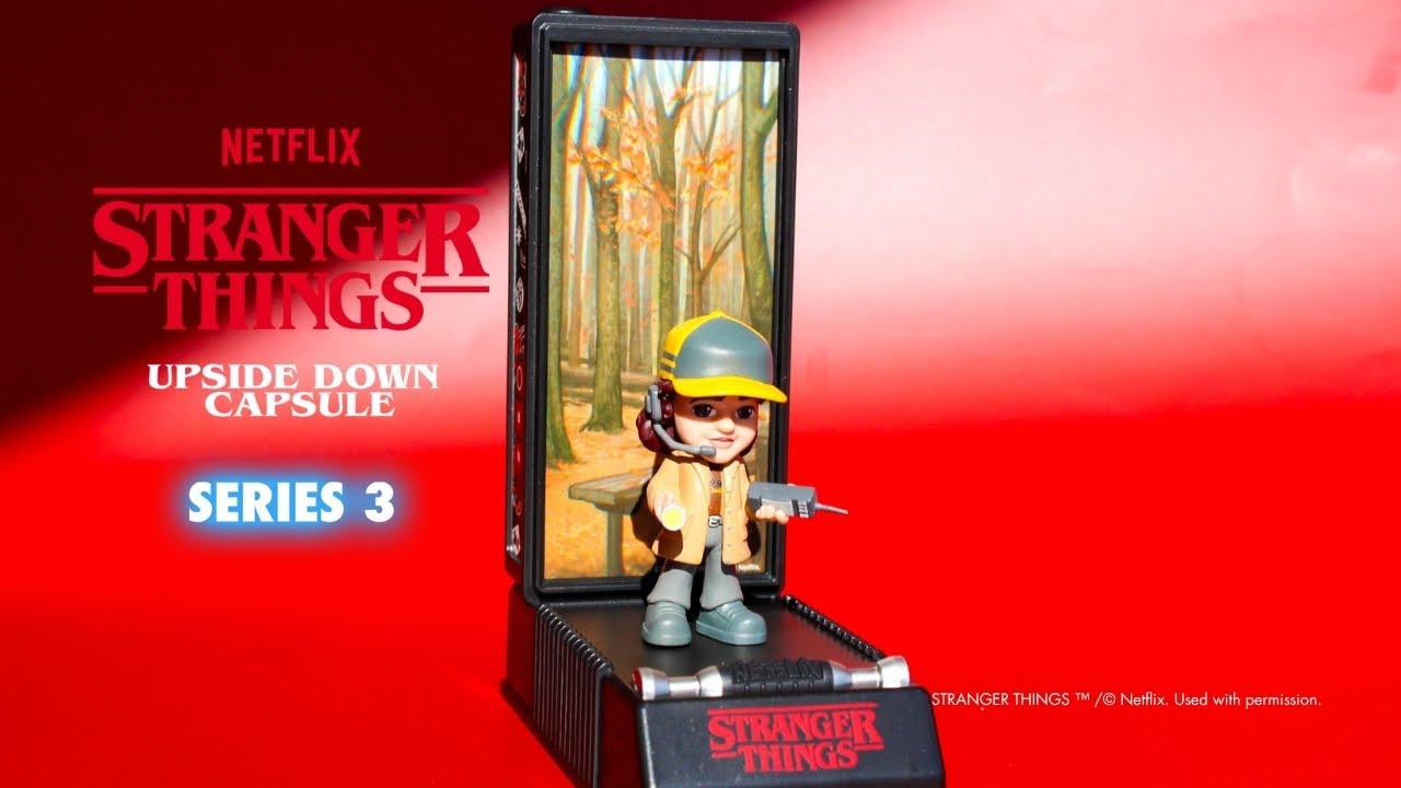 Unboxing the Stranger Things Upside Down Capsule S3 – Dustin