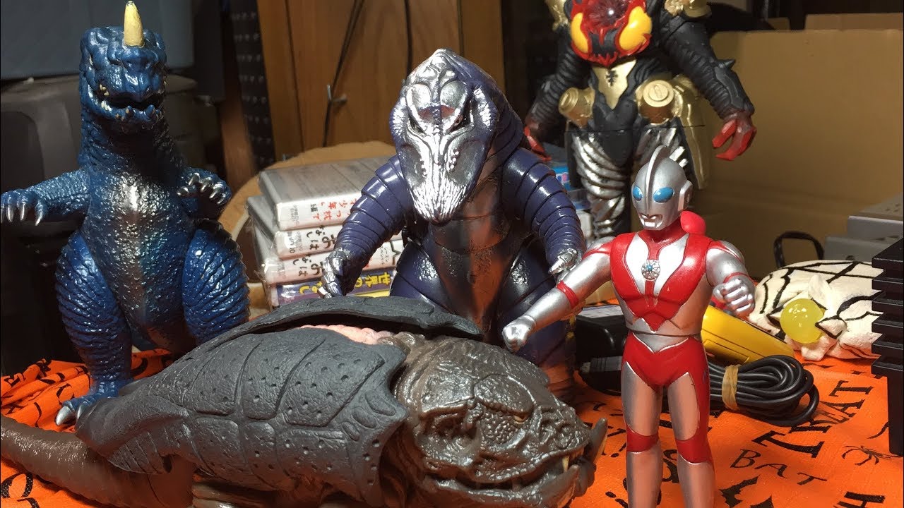 ウルトラマンパワードの怪獣ソフビを3体ゲット！ - YouTube