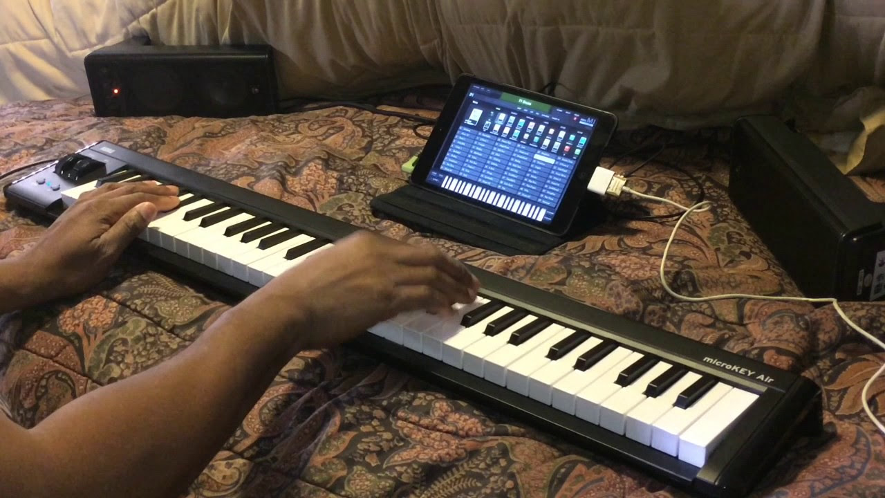 Kris Nicholson Unboxed his new KORG MicroKEY AIR 61 his new