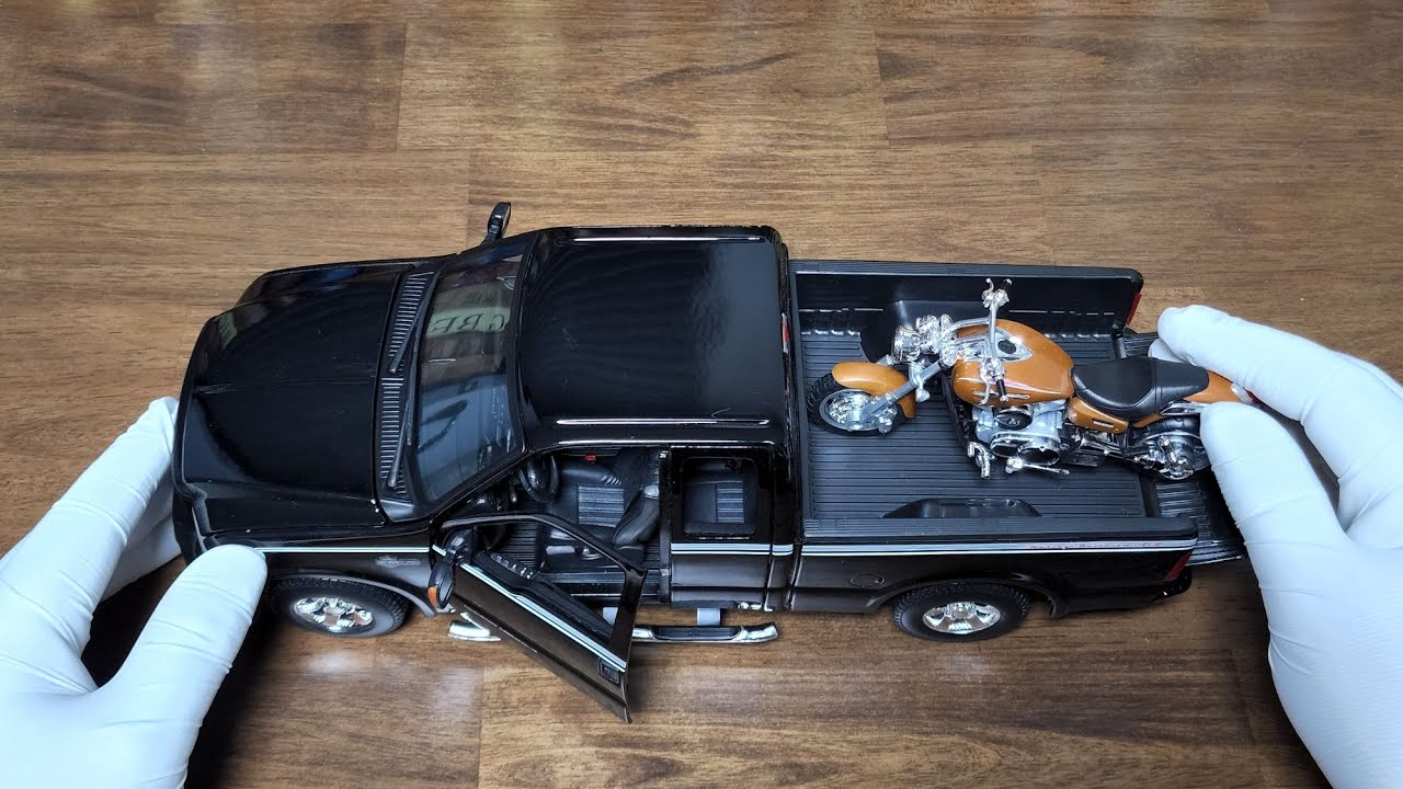 Unboxing Diecast model car/ 1:18 2004 Ford F-350 Harley-Davidson