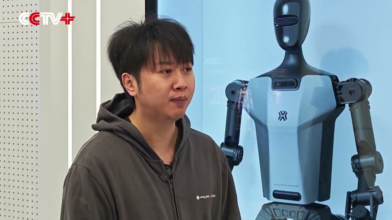 中国 世界初の人型ロボットマラソン開催へ、「天工Ultra」参戦 - YouTube
