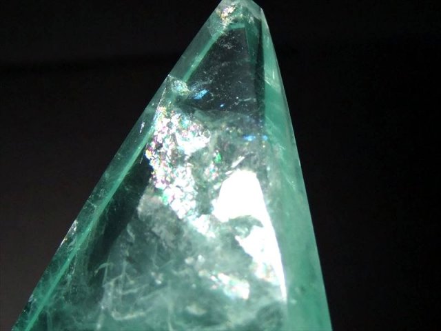 蛍光 エメラルドグリーン フローライト しずく型 置物 石の重さ 110g