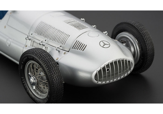 お取り寄せ商品】 CMC M018 1/18 Mercedes Benz W165 1939 ミニカー