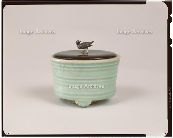 作品詳細 | 青磁香炉 銘 千鳥 | イメージアーカイブ - DNPアート