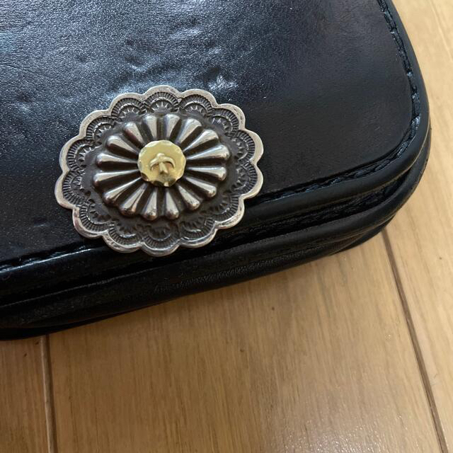 goro's - goro's フラワーコンチョゴローズ 角型小銭入れ 黒 マチ有り