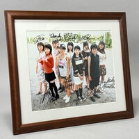 7506] 逢田梨香子 直筆サイン入りポスター「Curtain raise」