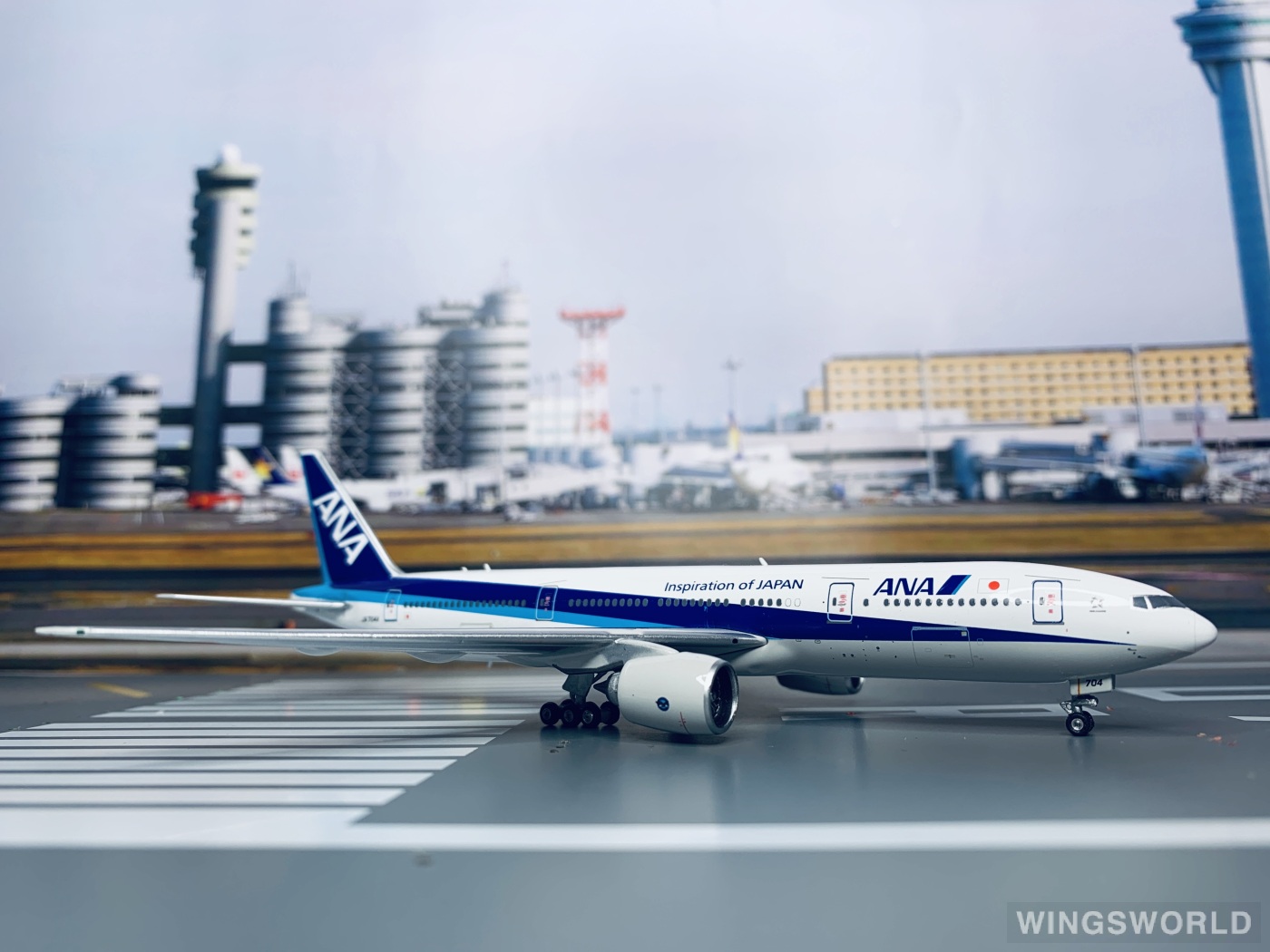 Phoenix 1:400 Boeing 777-200 ANA 全日空PH11118 JA704A 2003s colors
