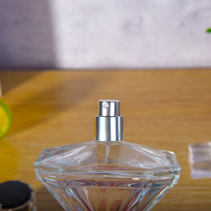 豪華な ダイヤモンドの形 香水アトマイザー ガラスボトル 香水瓶 詰替