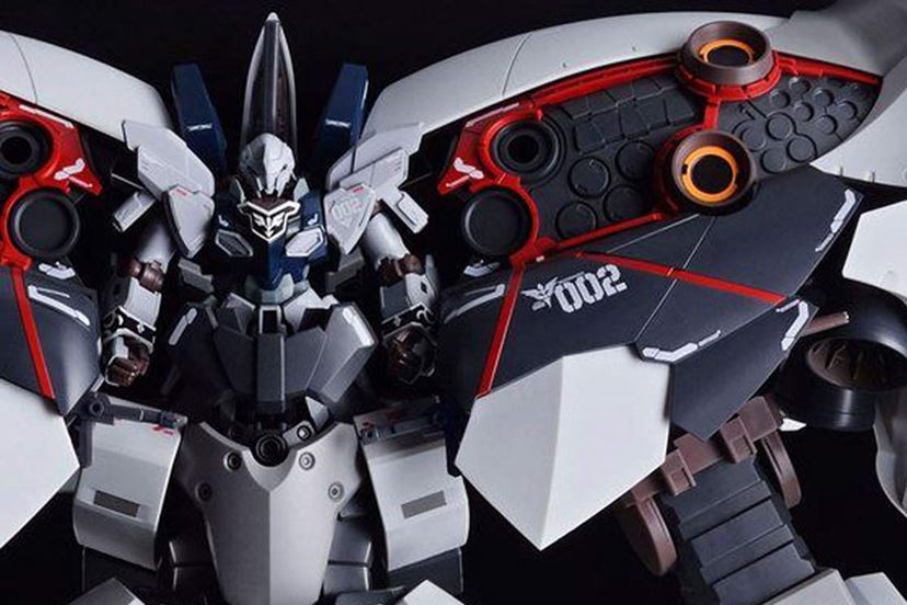 HGなのに全高83cm！ 白い｢IIネオ・ジオング｣がイカつ過ぎて戦慄した