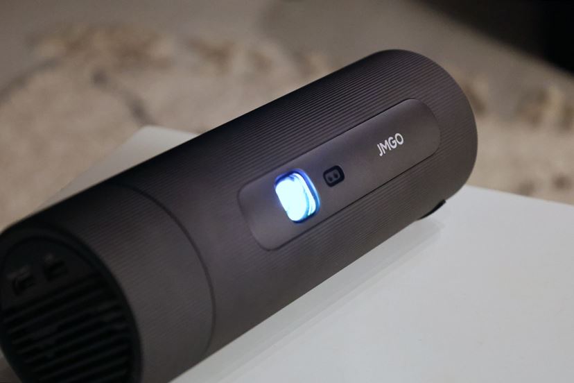 PR]最大4.5時間使えて機能も充実！“全部入り”ポータブルプロジェクター