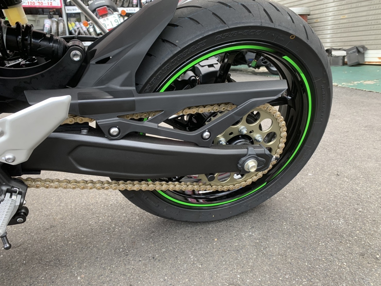 当店初 NINJA ZX-25R PIT作業で入庫しました！ - NAPS-ON マガジン