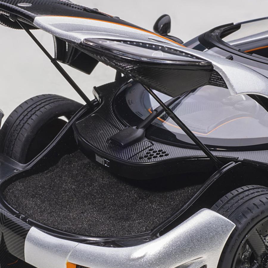 ミニカー 1/18 ケーニグセグ アゲ―ラ RS メタリック シルバー カーボン