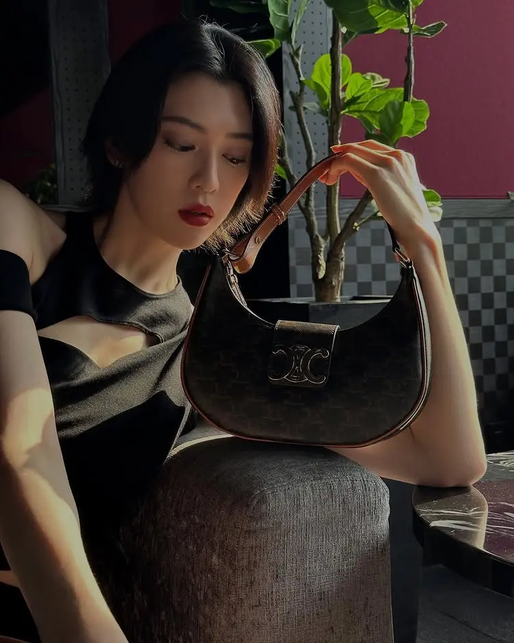 CELINEの「AVA（アヴァ） トリオンフ ソフトバッグ / トリオンフ