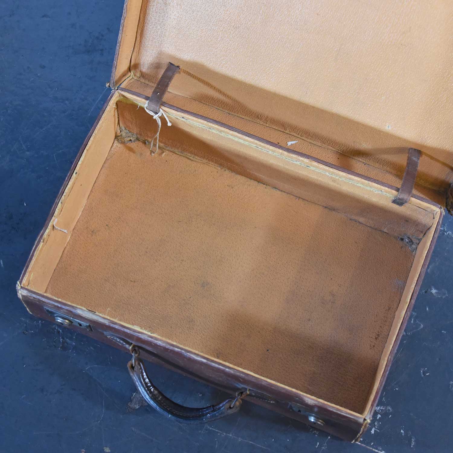 ヴィンテージレザートランク .TR-120E – 神戸アンティークウェアハウス